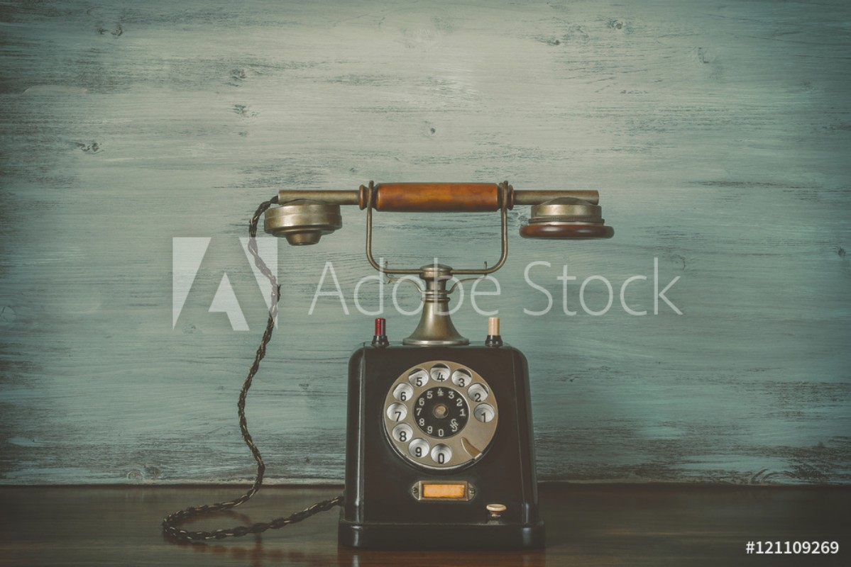 Afbeeldingen van Old black telephone